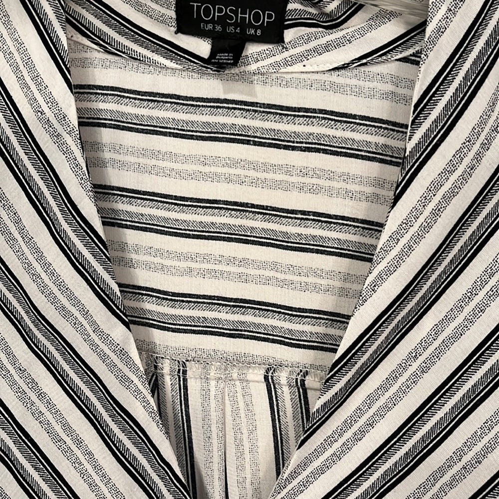 Top Shop black and white blouse. Long Sleeves. Size 4. Excellent condition - Picture 2 of 9